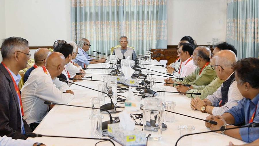 সরকার মুক্ত গণমাধ্যমে বিশ্বাস করে: প্রধান উপদেষ্টা