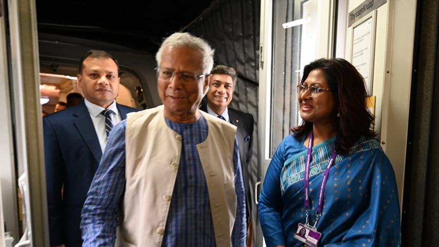 প্রধান উপদেষ্টা লন্ডন পৌঁছেছেন